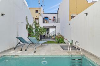 Casa in Centre. Casa con piscina y plaza de aparcamiento en el centro de mataró