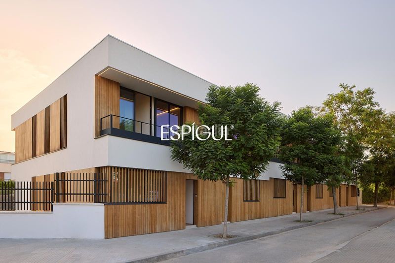 Foto d2148f6f-1ff2-452c-8678-4574922d8912. Casa adosada tu refugio entre el mar y la ciudad estrena casa con jardín en el corazón . en Palafolls