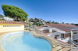 Casa  Arboç. Casa con licencia turística, dos viviendas independientes, pisci