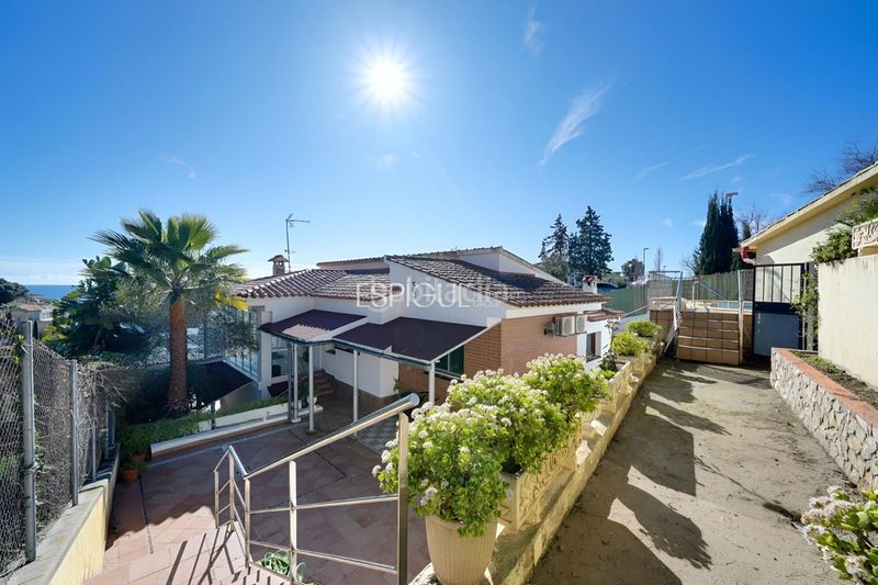 Foto 6939dba5-8746-456b-b8f0-6427a705d1e0. Casa amb calefacció aparcament piscina a Santa Susanna