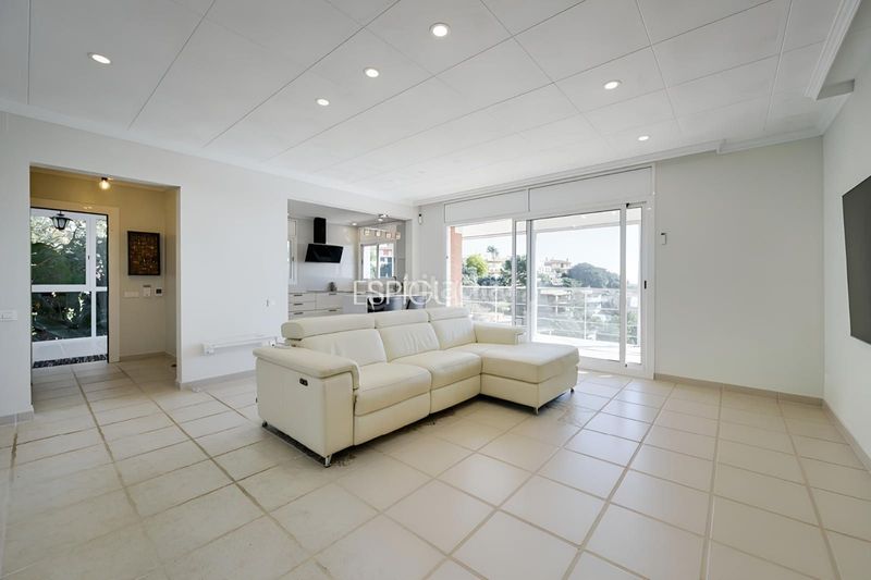 Foto 9f24a633-2ccf-41b8-92bd-857f8a8f570f. Casa amb calefacció aparcament piscina a Santa Susanna