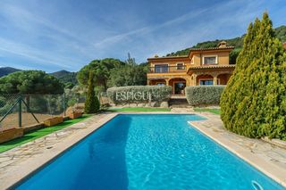 Casa  Margarida abril i gonzalez. Propiedad exclusiva en argentona elegancia mediterránea y confor