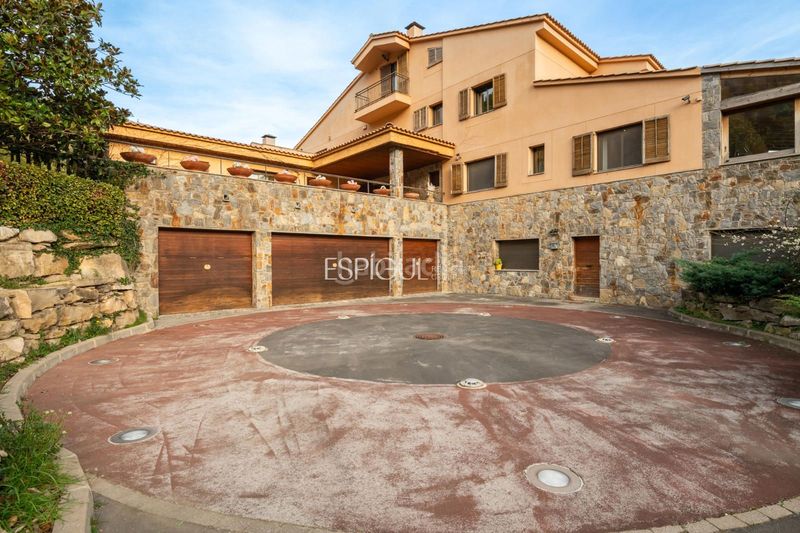 Foto f29399f1-5862-43ab-8614-d2fe6d26f257. Casa amb calefacció aparcament piscina a Sant Feliu de Codines