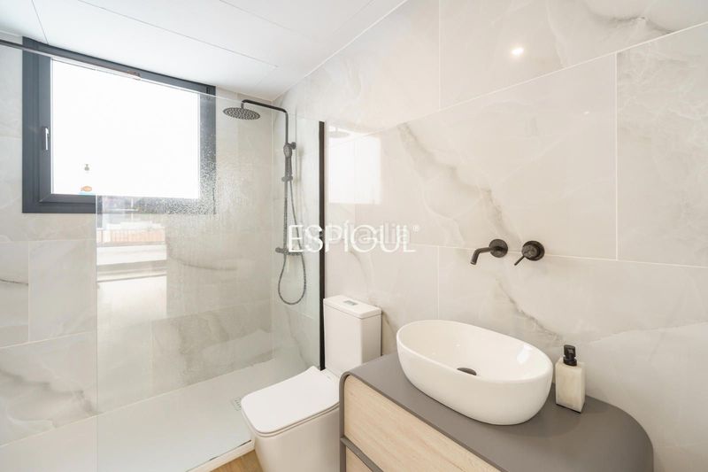 Foto 04bac8d8-fcae-4813-ac70-5ca1c8040d11. Casa amb calefacció aparcament piscina a Premià de Dalt