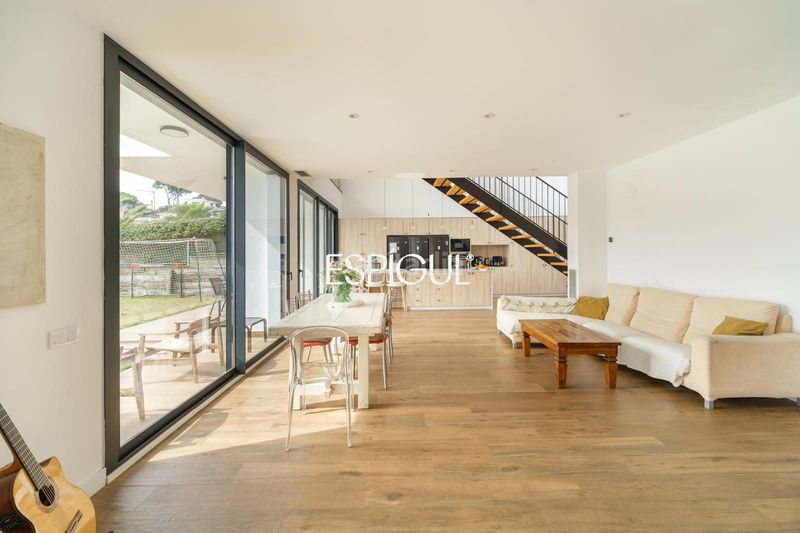 Foto 16d96b11-3418-4d91-acb0-fcaa4ba336e5. Casa amb calefacció aparcament piscina a Premià de Dalt