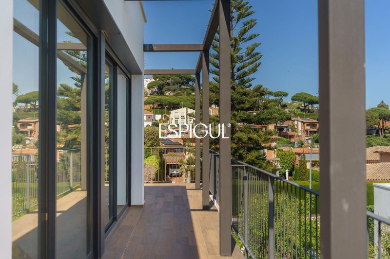 Foto 191bcdd6-e9f6-43ce-b72d-61debebf4aec. Casa amb calefacció aparcament piscina a Premià de Dalt