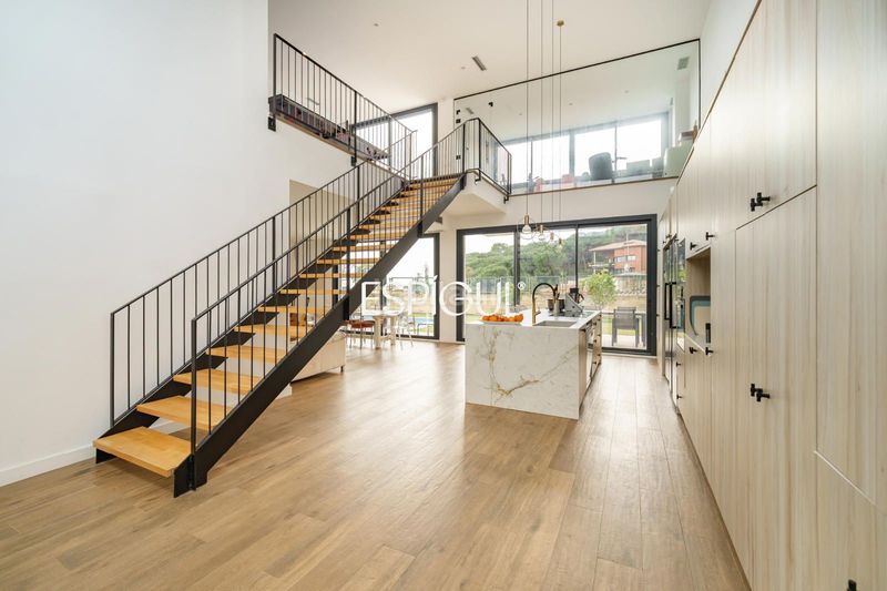 Foto 1b3adb63-bccc-4fe3-9dd2-129db6630fd8. Casa amb calefacció aparcament piscina a Premià de Dalt