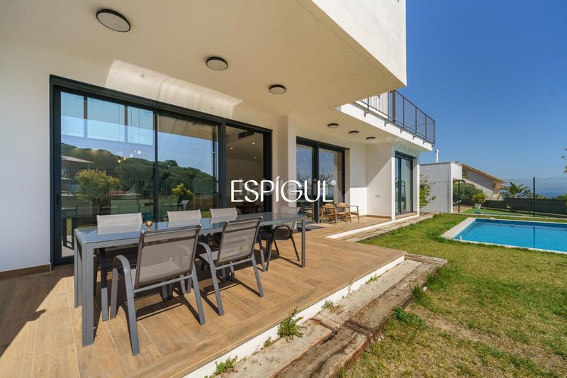 Foto 31f10f59-c5ec-42e9-8c7e-dbd0d2fd14d8. Casa amb calefacció aparcament piscina a Premià de Dalt