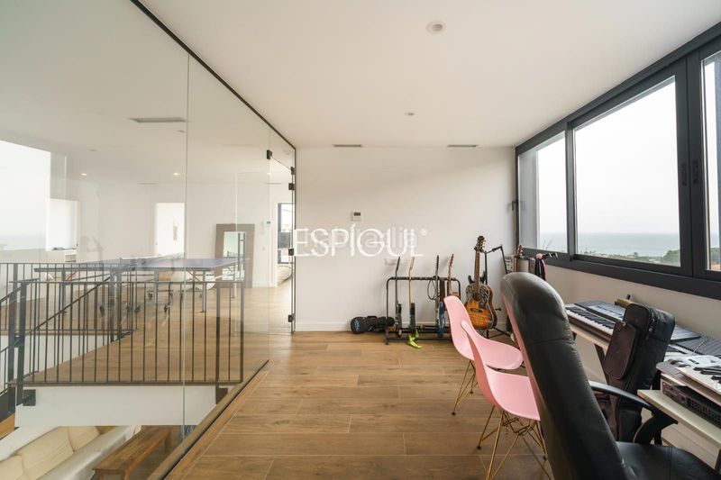 Foto 519d9a98-2aef-4fed-9660-01f00ea4dffc. Casa amb calefacció aparcament piscina a Premià de Dalt