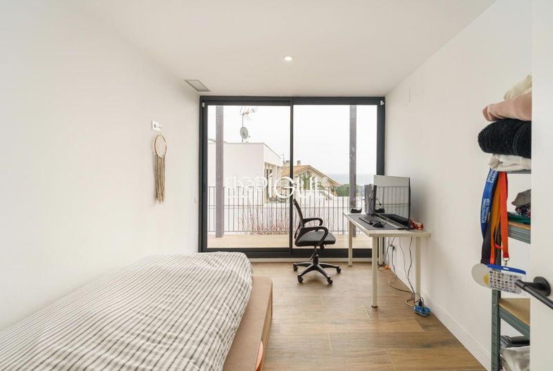 Foto 53e42607-ce8f-4ac8-8382-7c7e9477365f. Casa amb calefacció aparcament piscina a Premià de Dalt