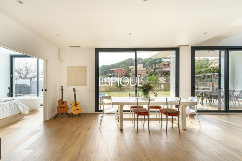 Foto 5e409e65-bb49-4c16-8a42-0c52f57d5e3e. Casa amb calefacció aparcament piscina a Premià de Dalt