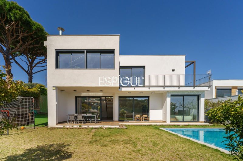 Foto 7c417c78-1f20-49d1-96ac-92d15a6130cd. Casa amb calefacció aparcament piscina a Premià de Dalt