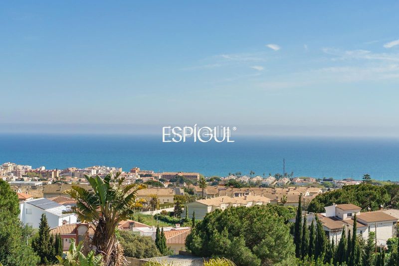 Foto 815e928b-de6b-4d44-bc10-8aeb1ab35752. Casa amb calefacció aparcament piscina a Premià de Dalt