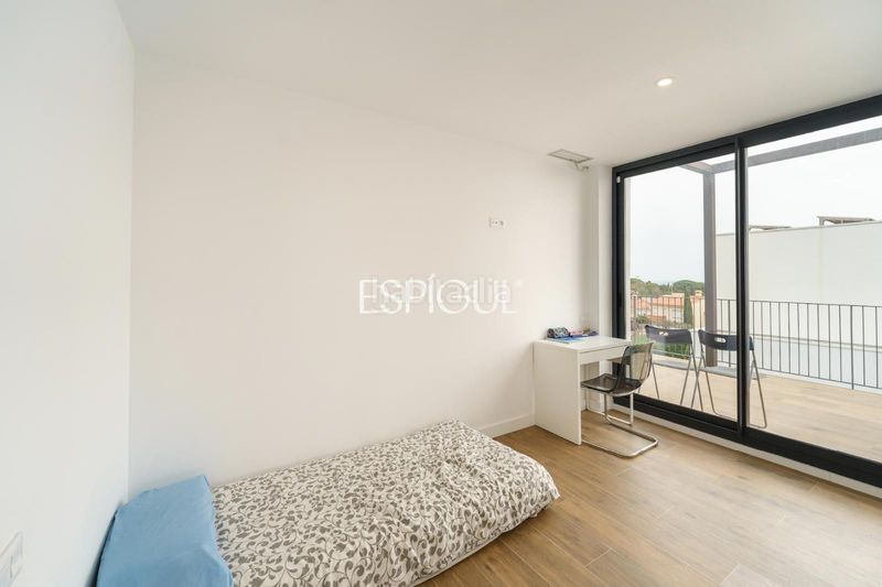 Foto 81980199-f360-47f6-bce5-fcfcaec7779f. Casa amb calefacció aparcament piscina a Premià de Dalt