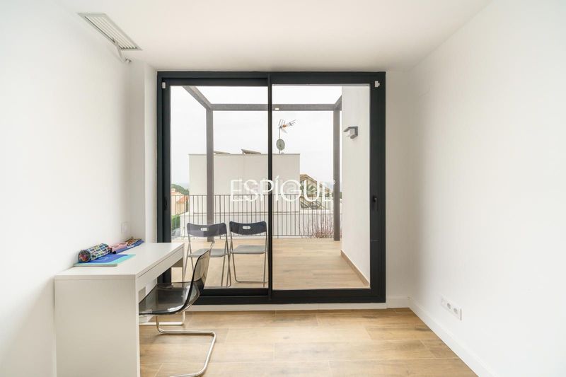 Foto 82592581-dd1b-4532-a3b3-09dbba2cce01. Casa amb calefacció aparcament piscina a Premià de Dalt