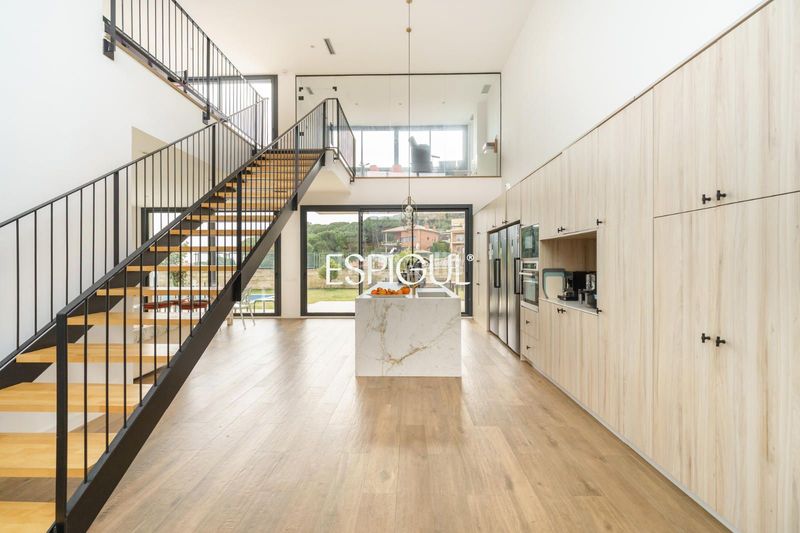 Foto c1356009-7847-4696-9ee1-7112f4b2f918. Casa amb calefacció aparcament piscina a Premià de Dalt