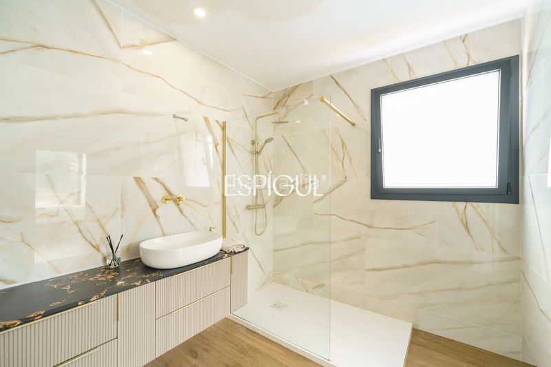 Foto c6a2aaa8-ef77-4ff6-8160-1e5f0e3c0cc7. Casa amb calefacció aparcament piscina a Premià de Dalt