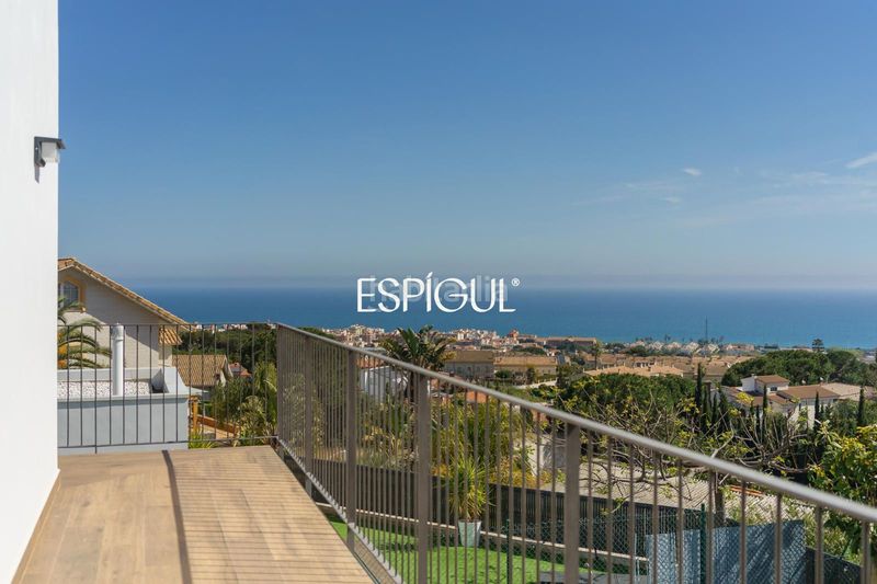 Foto d75ea70d-a6f2-4157-8746-f813ed45180a. Casa amb calefacció aparcament piscina a Premià de Dalt