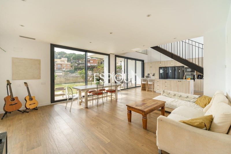 Foto dbe88ddc-3cad-43f3-9790-8d38d2f2d0d2. Casa amb calefacció aparcament piscina a Premià de Dalt