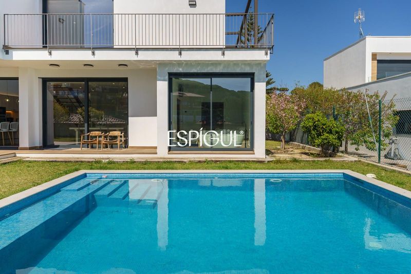 Foto e8821394-d246-4e93-b113-88923207a521. Casa amb calefacció aparcament piscina a Premià de Dalt