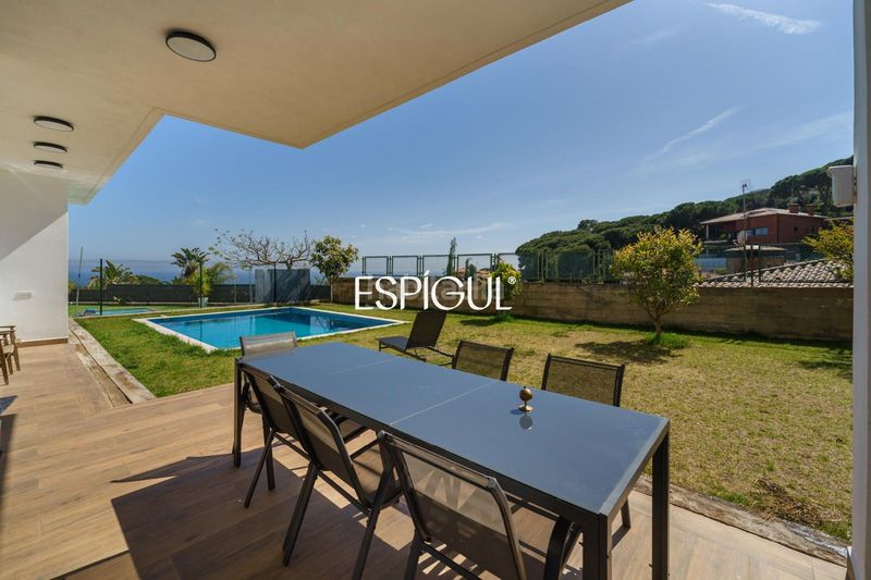 Foto ed931351-97e3-4406-9f5d-12c4b2c285d8. Casa amb calefacció aparcament piscina a Premià de Dalt