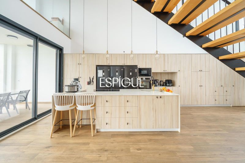 Foto f33121a8-51cc-4810-991b-348950369ef1. Casa amb calefacció aparcament piscina a Premià de Dalt