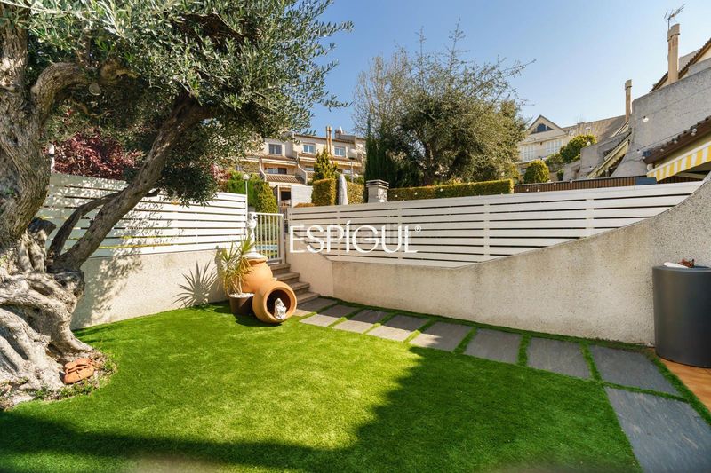 Foto 0b417d39-74be-41bf-a583-7d2b2e7b92aa. Casa adossada amb calefacció aparcament piscina a Tiana