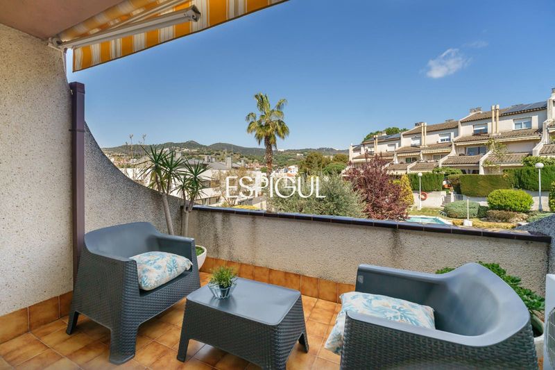 Foto 0cc1824a-53e7-4306-a1b2-349a7c21e72c. Casa adossada amb calefacció aparcament piscina a Tiana