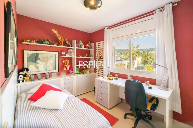 Foto 2365396a-bf7a-45d9-bfab-58ad27a038d7. Casa adossada amb calefacció aparcament piscina a Tiana