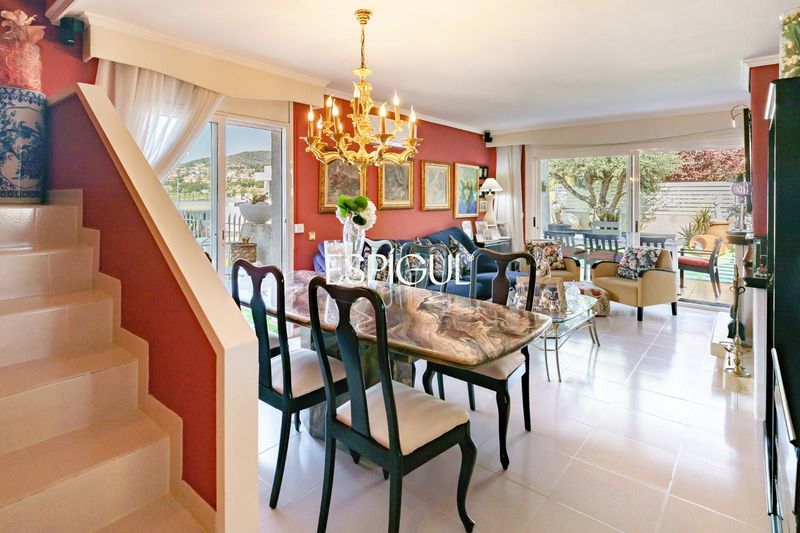 Foto 242f2874-1137-43c1-8291-4339cb55b1d7. Casa adossada amb calefacció aparcament piscina a Tiana