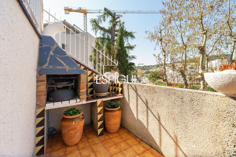 Foto 257e9aa7-f4fa-4140-80a9-c551603d4c7c. Casa adossada amb calefacció aparcament piscina a Tiana