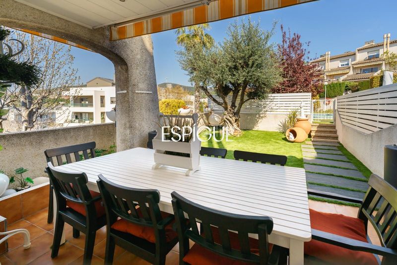 Foto 41c54083-7f57-482e-bc1c-40d7d63c4d3c. Casa adossada amb calefacció aparcament piscina a Tiana