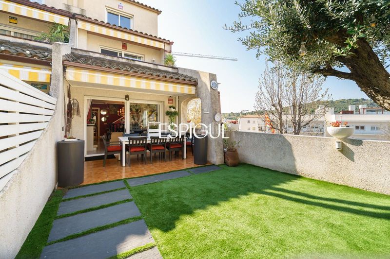 Foto 7accd3eb-23ed-4b78-821a-b89084261367. Casa adossada amb calefacció aparcament piscina a Tiana