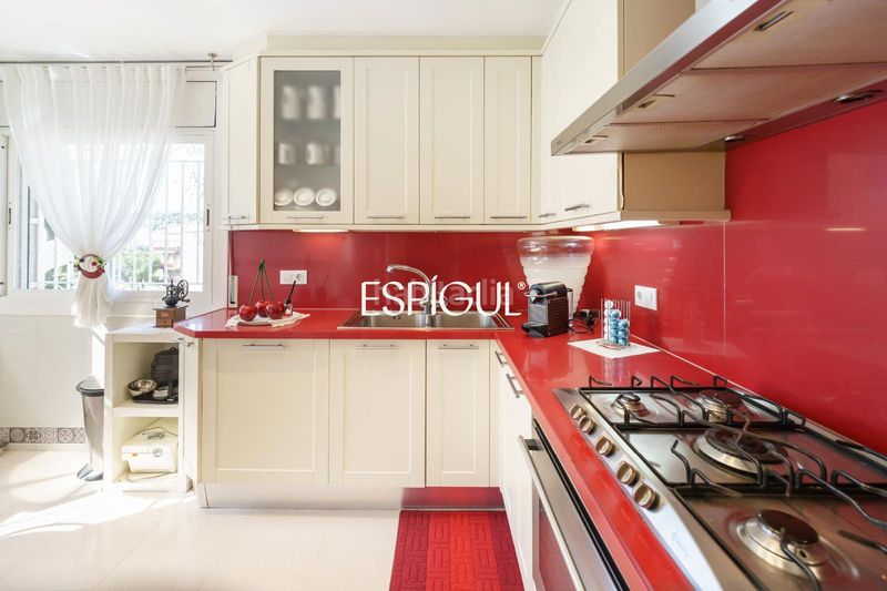 Foto 7bf7e94c-272e-4b1b-915f-8b6bd41699b7. Casa adossada amb calefacció aparcament piscina a Tiana