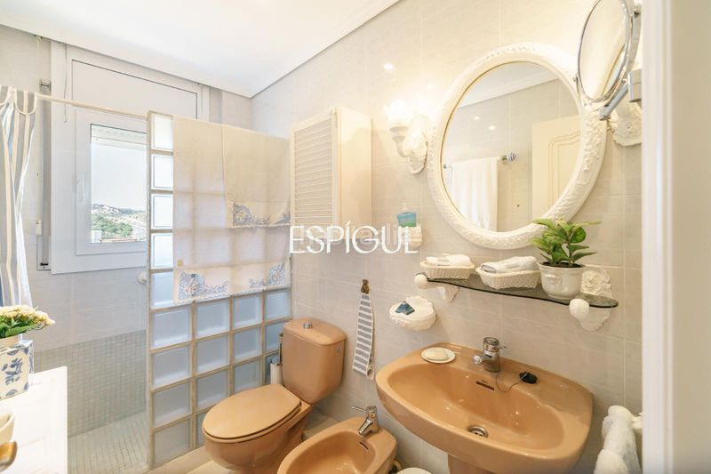 Foto 7eabb25c-7e52-4a3e-adf6-260d7aecb944. Casa adossada amb calefacció aparcament piscina a Tiana