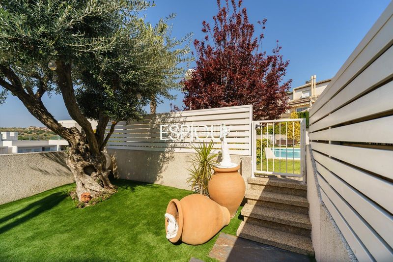 Foto 8d60c0ad-cc65-401c-b714-baa3a3e8801e. Casa adossada amb calefacció aparcament piscina a Tiana