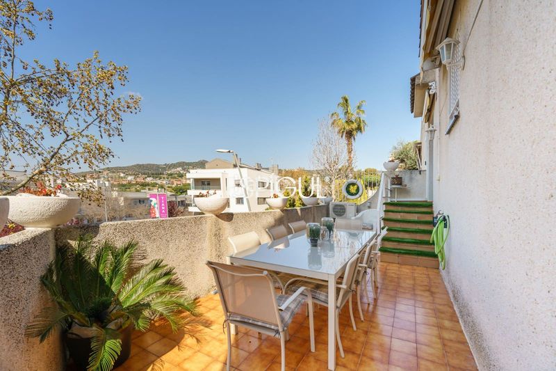 Foto c0afb573-5fb9-45aa-a26f-ccbd076710ac. Casa adossada amb calefacció aparcament piscina a Tiana