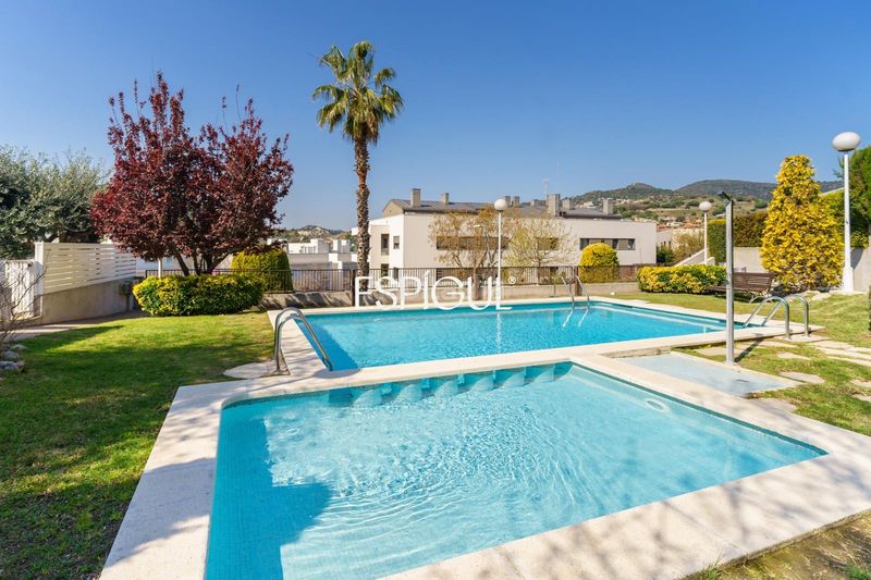 Foto cff5aeb9-2d47-4ba3-a151-515aacee7719. Casa adossada amb calefacció aparcament piscina a Tiana