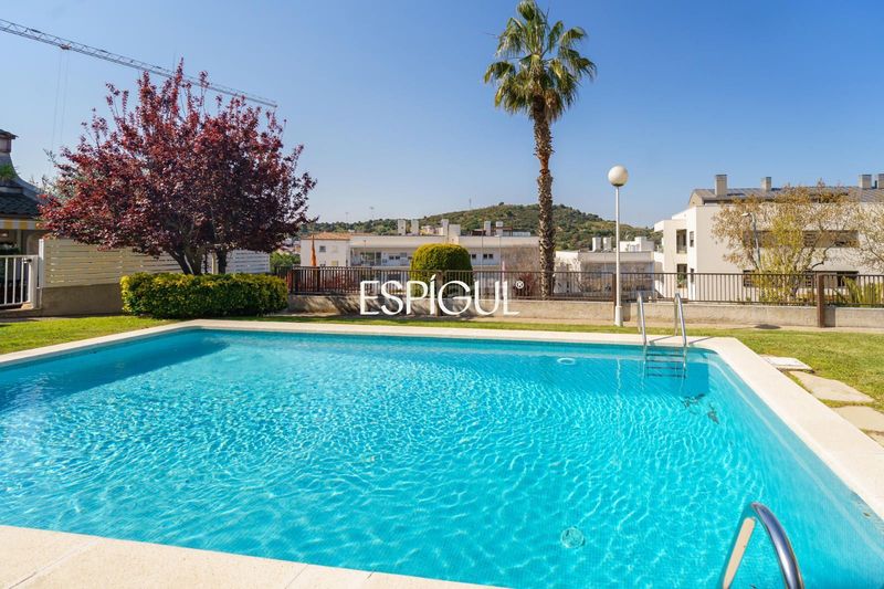 Foto d536b67a-e5e1-4a62-8219-d152b710b2e0. Casa adossada amb calefacció aparcament piscina a Tiana