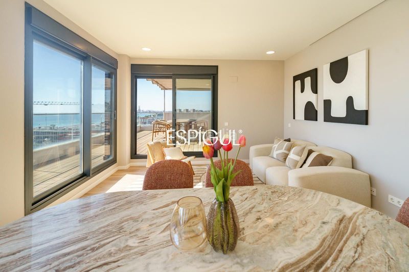 Foto 0e35f93a-e57f-4f75-92fe-fa6b7d9bc5d6. Àtic amb calefacció aparcament piscina a Montgat