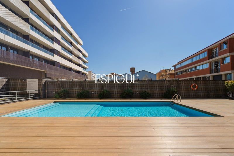 Foto 222aff19-5ae0-4354-be2c-59c7e37bcce2. Àtic amb calefacció aparcament piscina a Montgat