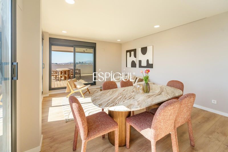 Foto 955077b9-255b-4d12-818d-9d460a52c44c. Àtic amb calefacció aparcament piscina a Montgat