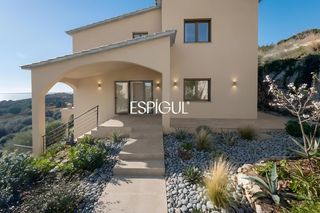 Haus  Avet. Casa independiente a reformar con excelentes vistas al mar en al