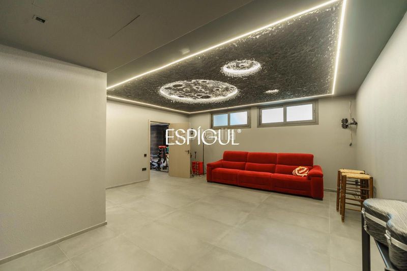 Foto 41b88d27-ea16-429a-a8b1-67c49262262f. Casa amb calefacció aparcament piscina a Premià de Dalt