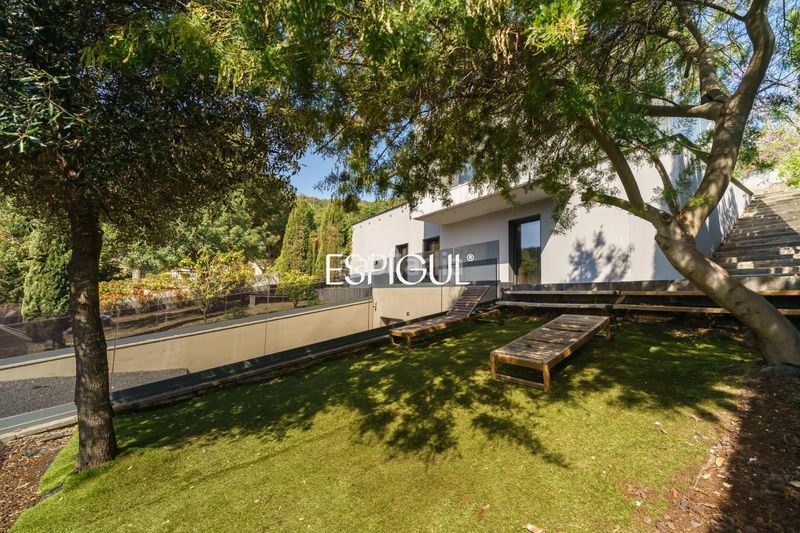 Foto 58cf7582-3432-46b4-96fb-28836b2813e6. Casa amb calefacció aparcament piscina a Premià de Dalt