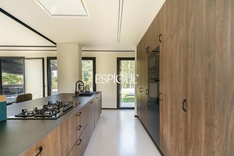 Foto fa73d4ba-acb8-4224-a29a-7978776c46f2. Casa amb calefacció aparcament piscina a Premià de Dalt