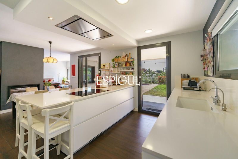 Foto a58ee163-8899-4f21-955a-270d47c923f8. Casa amb calefacció aparcament piscina a Teià
