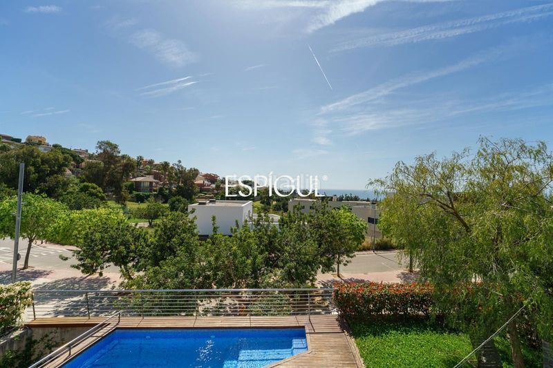 Foto b6448dae-49e6-41fb-b61c-9a195f658e30. Casa amb calefacció aparcament piscina a Teià