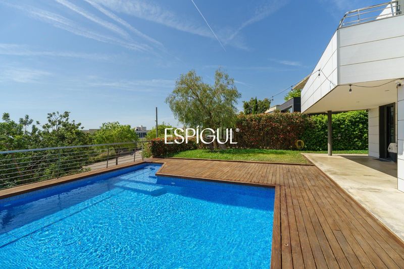 Foto f3f89080-2bda-4b3c-83d8-2bdb3033b750. Casa amb calefacció aparcament piscina a Teià