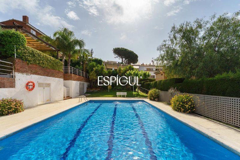 Foto 1a56596d-7903-492a-bb7a-195133b7e38b. Casa adossada amb calefacció aparcament piscina a Teià